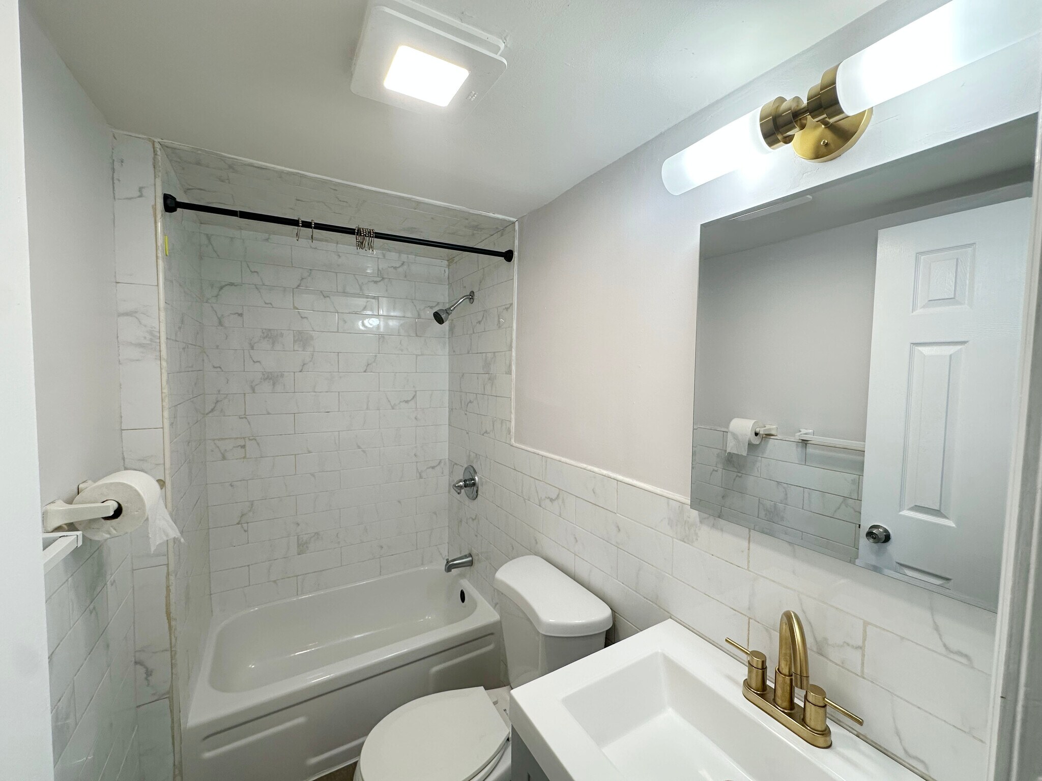 Building Photo - 16 Delaware Ave