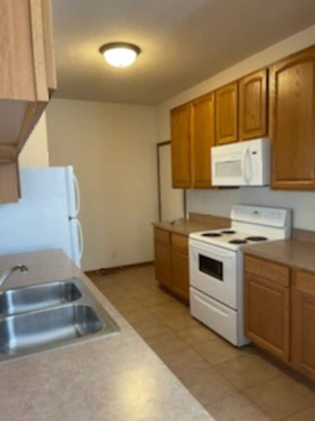 Building Photo - 2 Bedroom 2 bath Condo