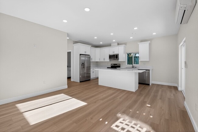 Building Photo - 8090 Flanders Dr