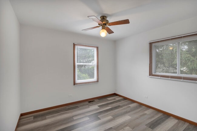 Building Photo - 30W274 Brighton Ct