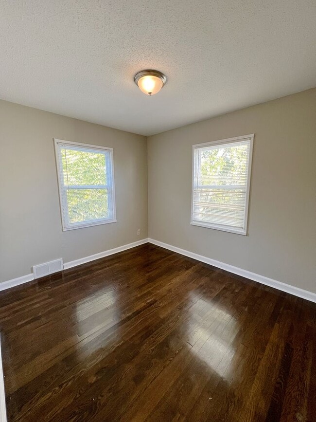 Building Photo - Charlotte St