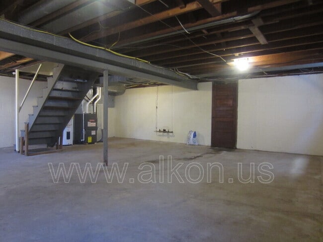 Building Photo - 4785 Yew St