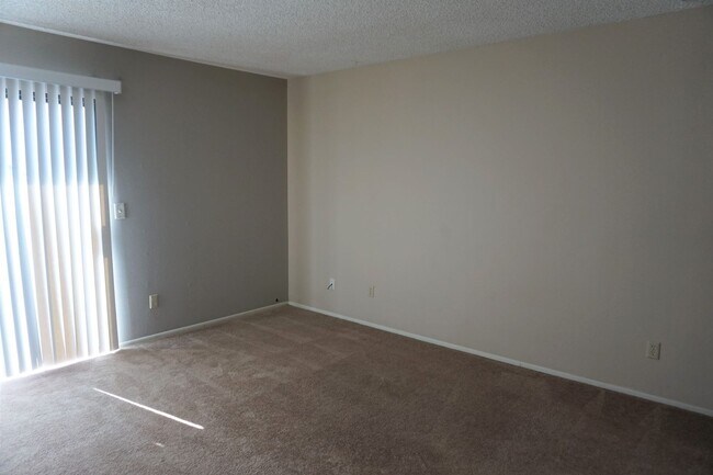 Building Photo - Corner Unit with large patio