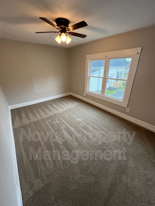 Building Photo - 304 Cedar St