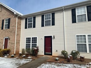 Building Photo - Ashwood Townhomes in Forest Area