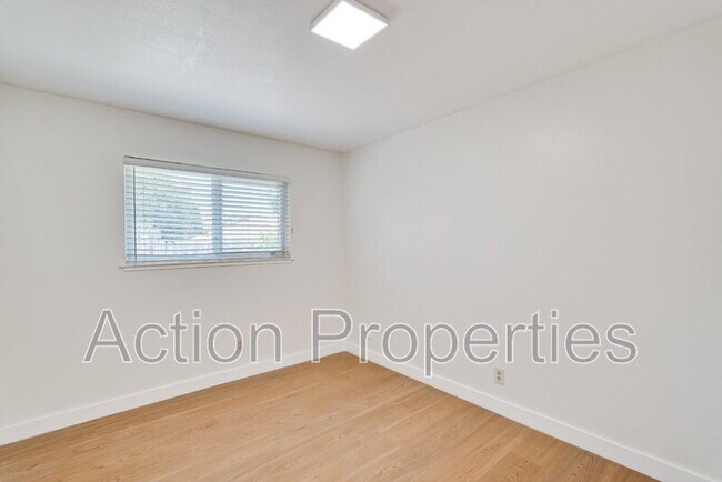 Building Photo - 2280 Brentwood Ct
