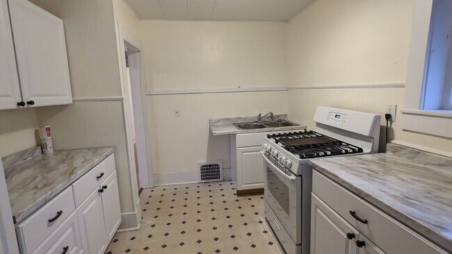 Building Photo - 1111 Sanford St