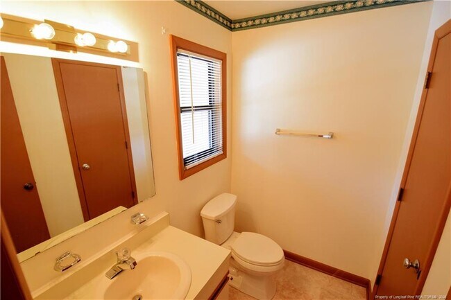 Building Photo - 1276 N Forest Dr