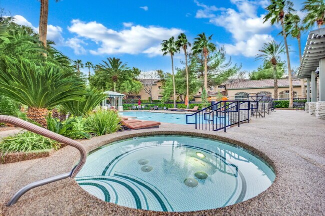 Building Photo - Experience Las Vegas in style and comfort with this beautiful first-floor 3-bedroom condo