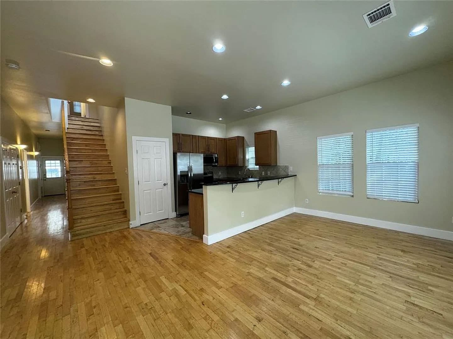 Building Photo - 5405 Evans Ave