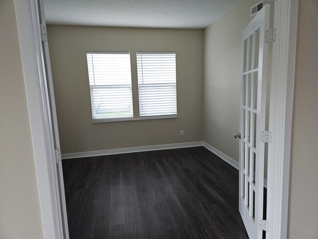 Building Photo - 2704 Grassy Br Dr