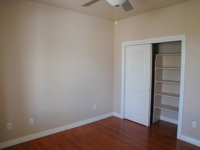 Building Photo - House For Lease