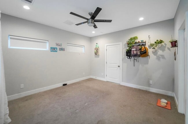 Building Photo - 622 Janisch Rd