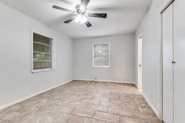 Building Photo - 1817 Oakhurst Dr