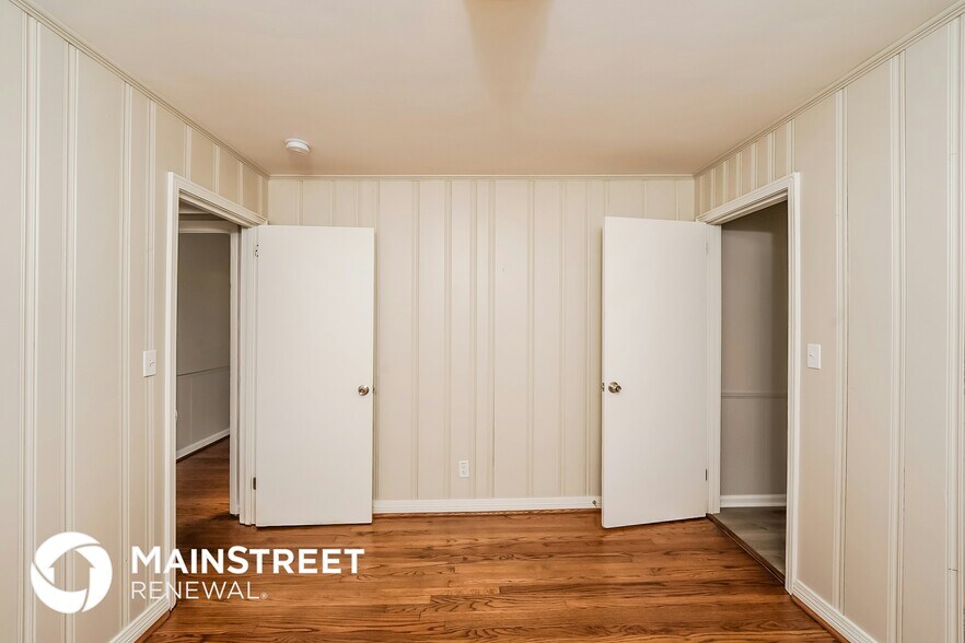 Building Photo - 2401 4th St NE