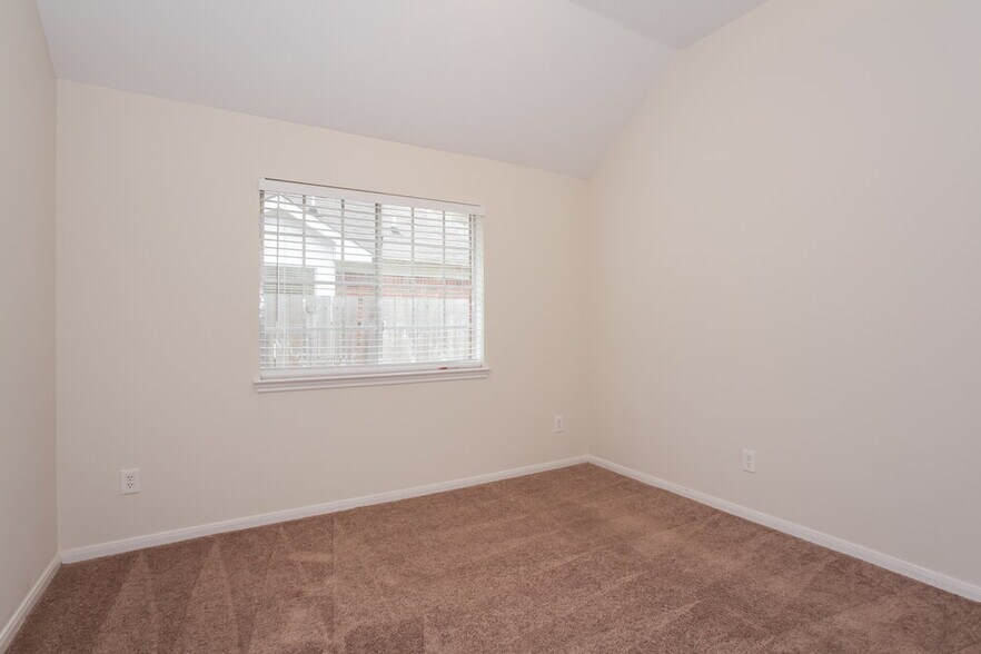 Building Photo - 4427 W Thunderwood Cir