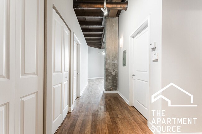 Building Photo - 4131 W Belmont Ave