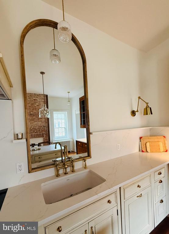 Building Photo - 46 York St