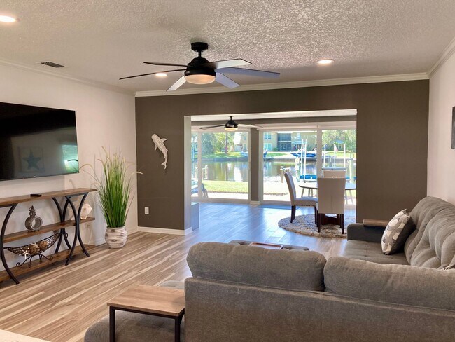 Building Photo - Completely remodeled waterfront condo!