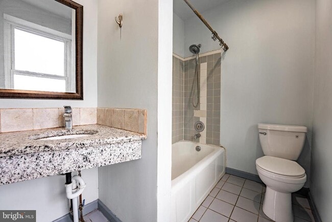 Building Photo - 1327 Snyder Ave