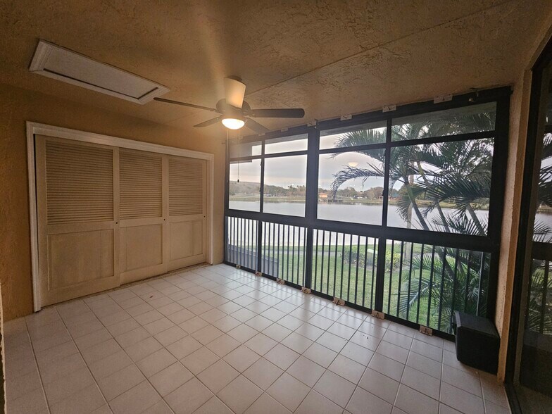Building Photo - 2738 Carambola Cir S