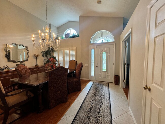 Building Photo - 4 Bedroom 2 Bathroom + Den - Large Garage and  Heated  Pool!