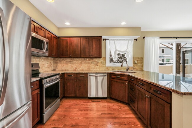 Building Photo - 1000 Cumberland Ln