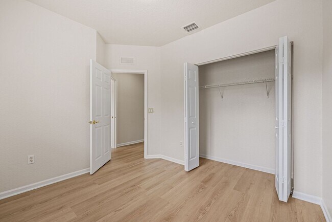Building Photo - 8401 SW 25th Ct