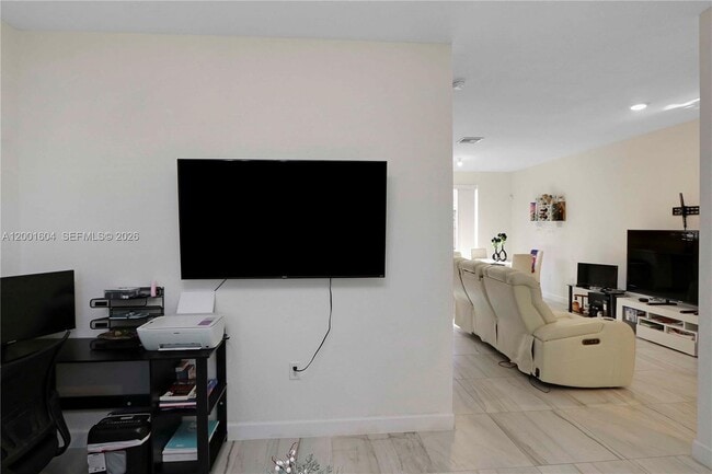 Building Photo - 2432 SE 10th St