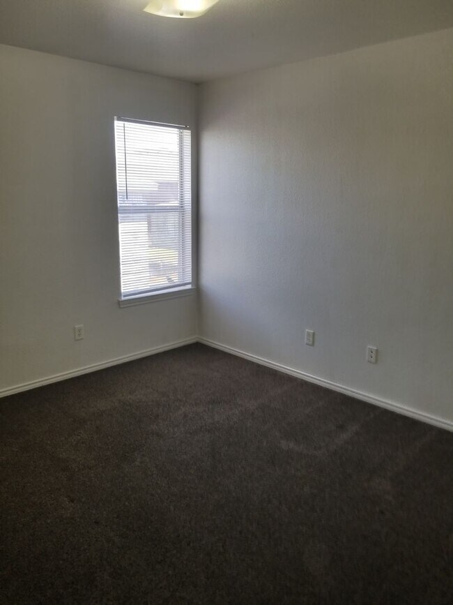 Building Photo - 3302 Barcelona Dr