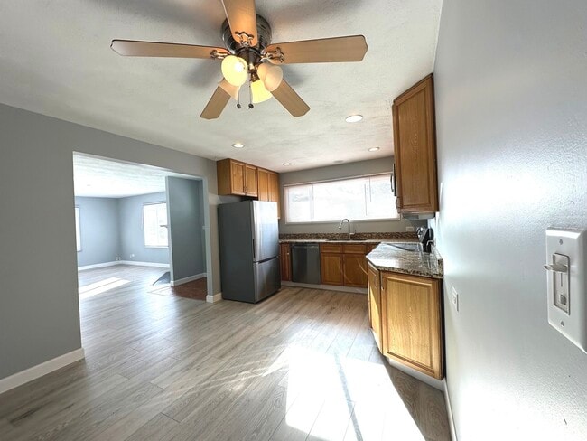 Building Photo - 1410 Beverly Ln