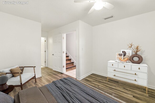 Building Photo - 1905 Honeysuckle Dr