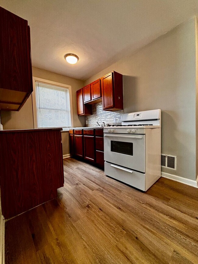 Building Photo - Newly Renovated 2 bedroom in Fairborn! Clo...