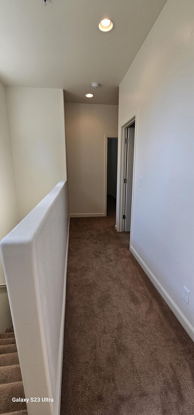 Building Photo - 2536 W Pikes Peak Dr