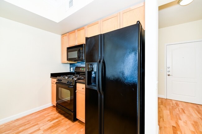 Building Photo - Logan Circle Studio Apartment for Rent Ava...