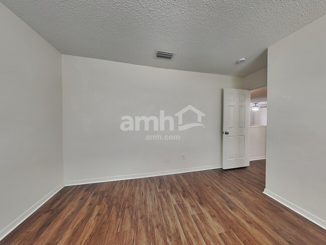 Building Photo - 12723 Longcrest Dr