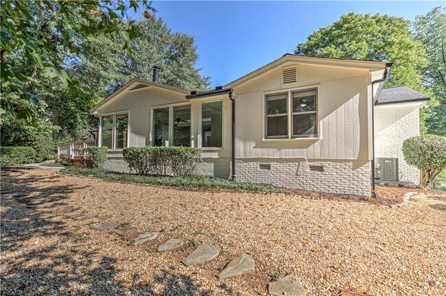 Building Photo - 1837 Chancery Ln