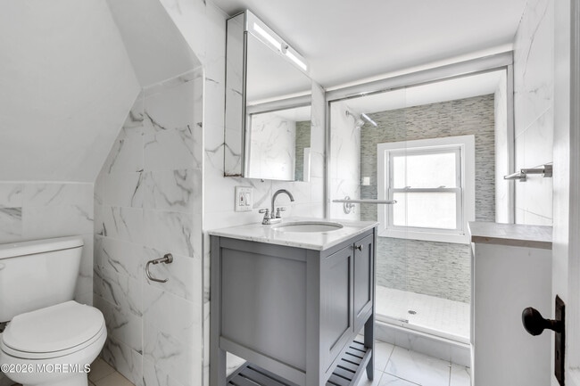 Building Photo - 3 Royal Pl