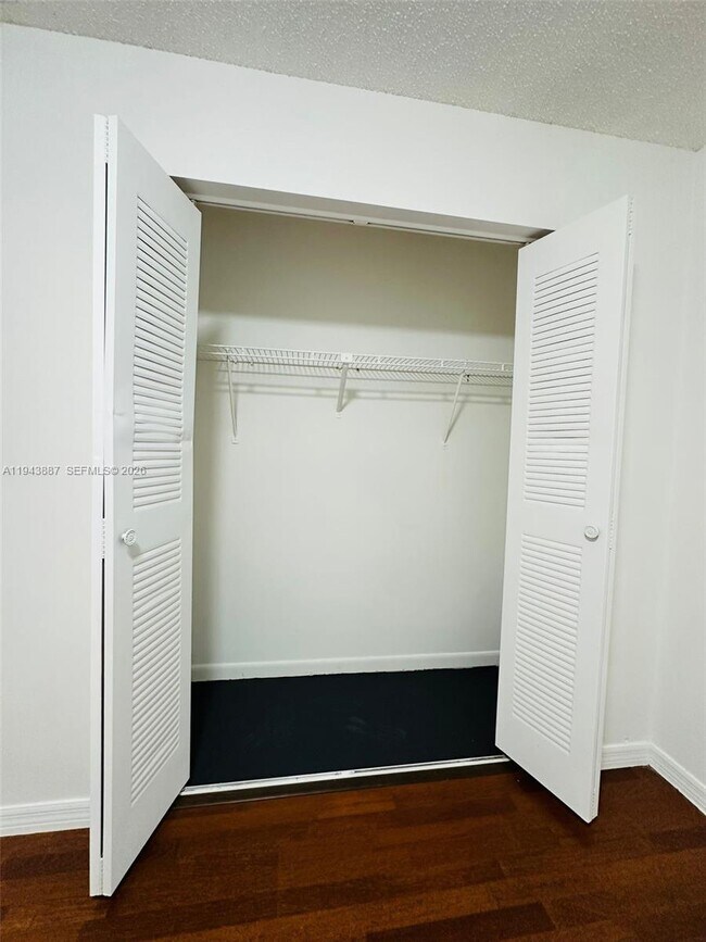 Building Photo - 414 SE 14th St