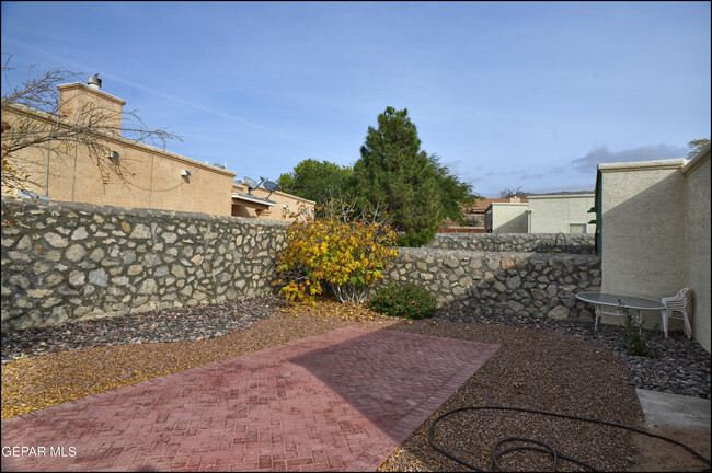 Building Photo - 237 S Alto Mesa Dr