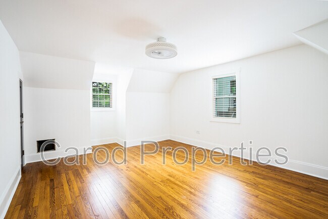Building Photo - 3338 Eastway Dr