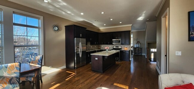 Building Photo - 410 S Edward St