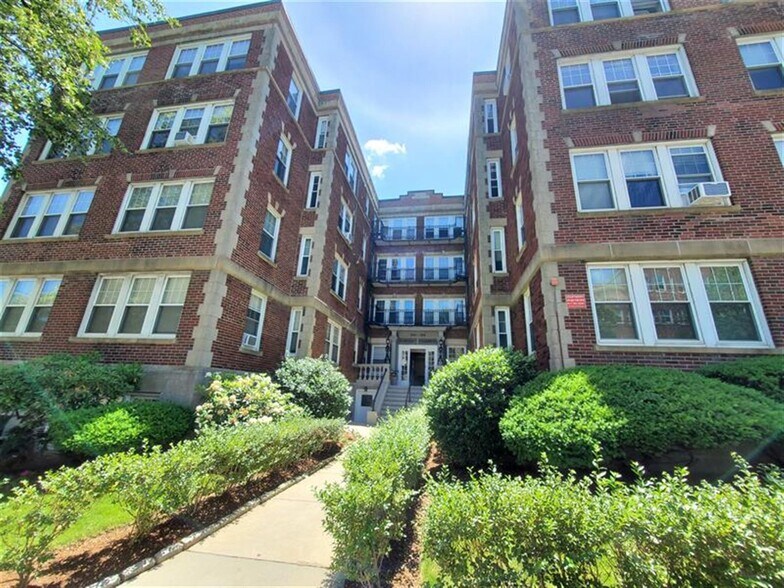 Building Photo - 156 Summer St