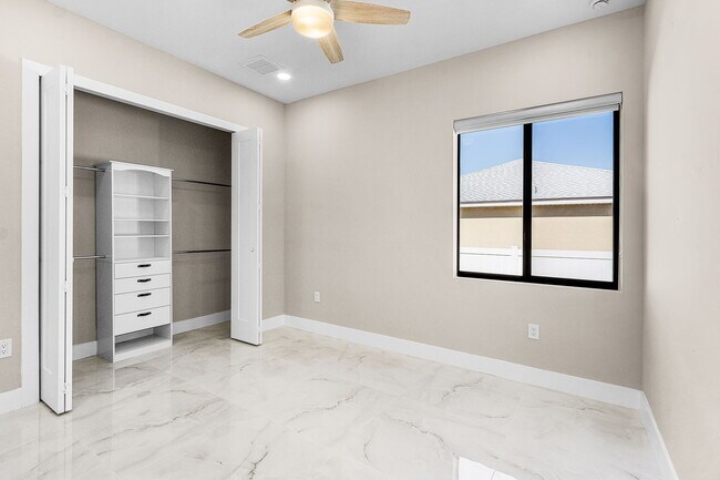 Building Photo - 1115 NW 25th Ave