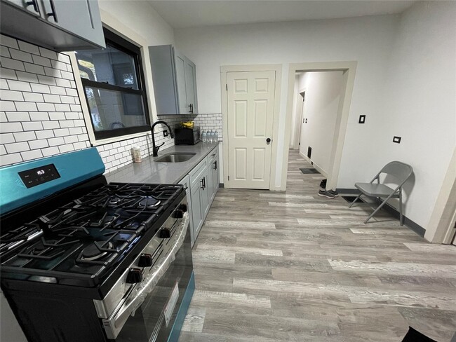 Building Photo - 50 Schubert St