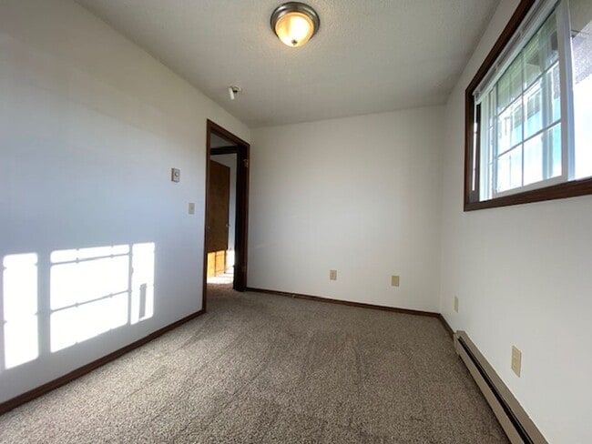 Building Photo - 1343