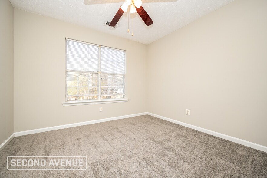 Building Photo - 75 Lark Rd