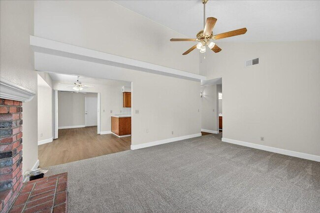 Building Photo - Nicely Remodeled North Fresno 3/2