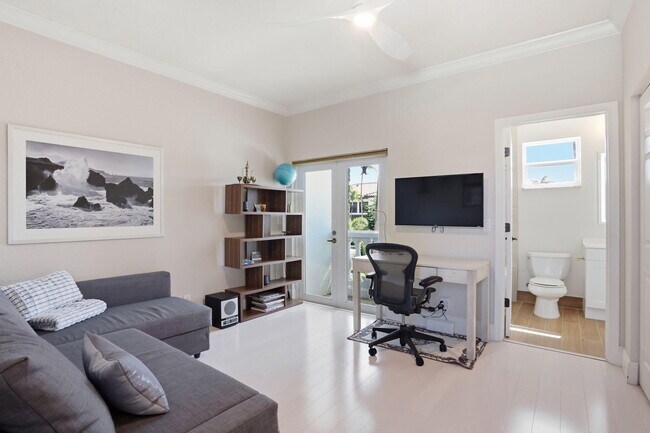 Building Photo - 375 SW 16th St