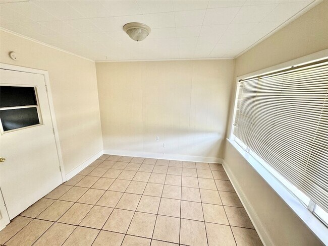 Building Photo - 1104 Ashland Dr
